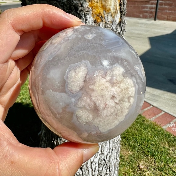 Super Quartzy Blue Flower Agate Sphere With Big Bouquet of Flower - Picture 6 of 8